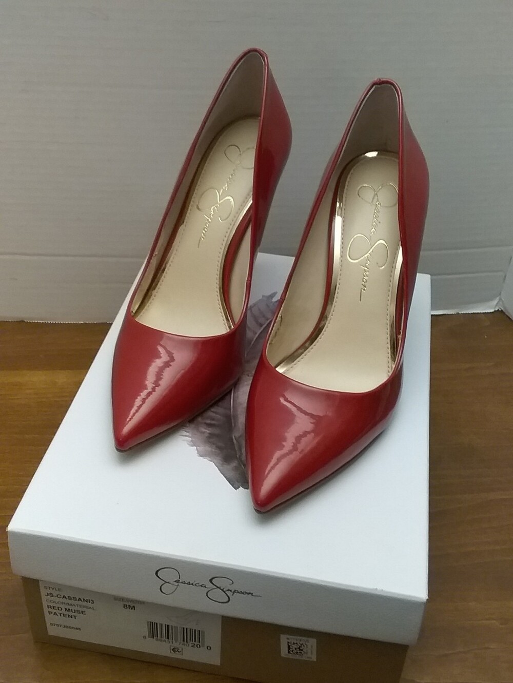 Jessica Simpson Red heels Pumps size 8 Like new In BOX.